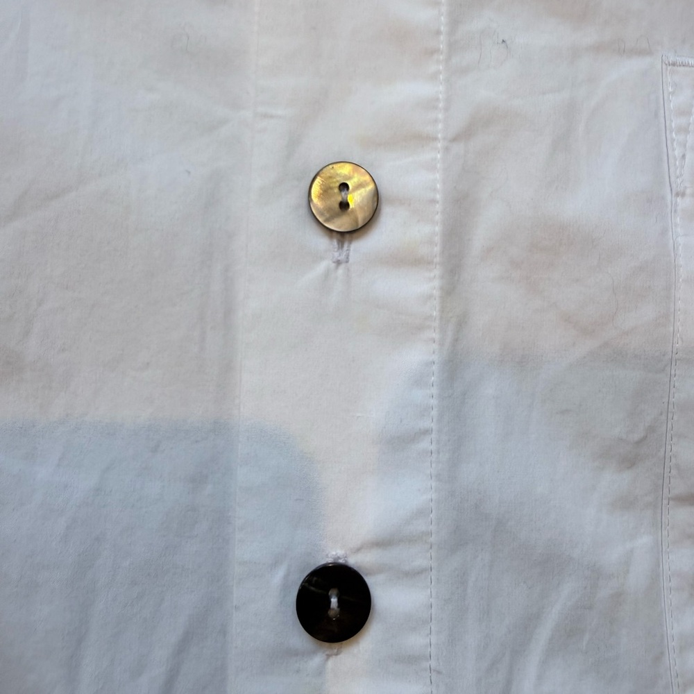 Moyuru Asymmetrical White Button-Up Blouse - Picture 5 of 5